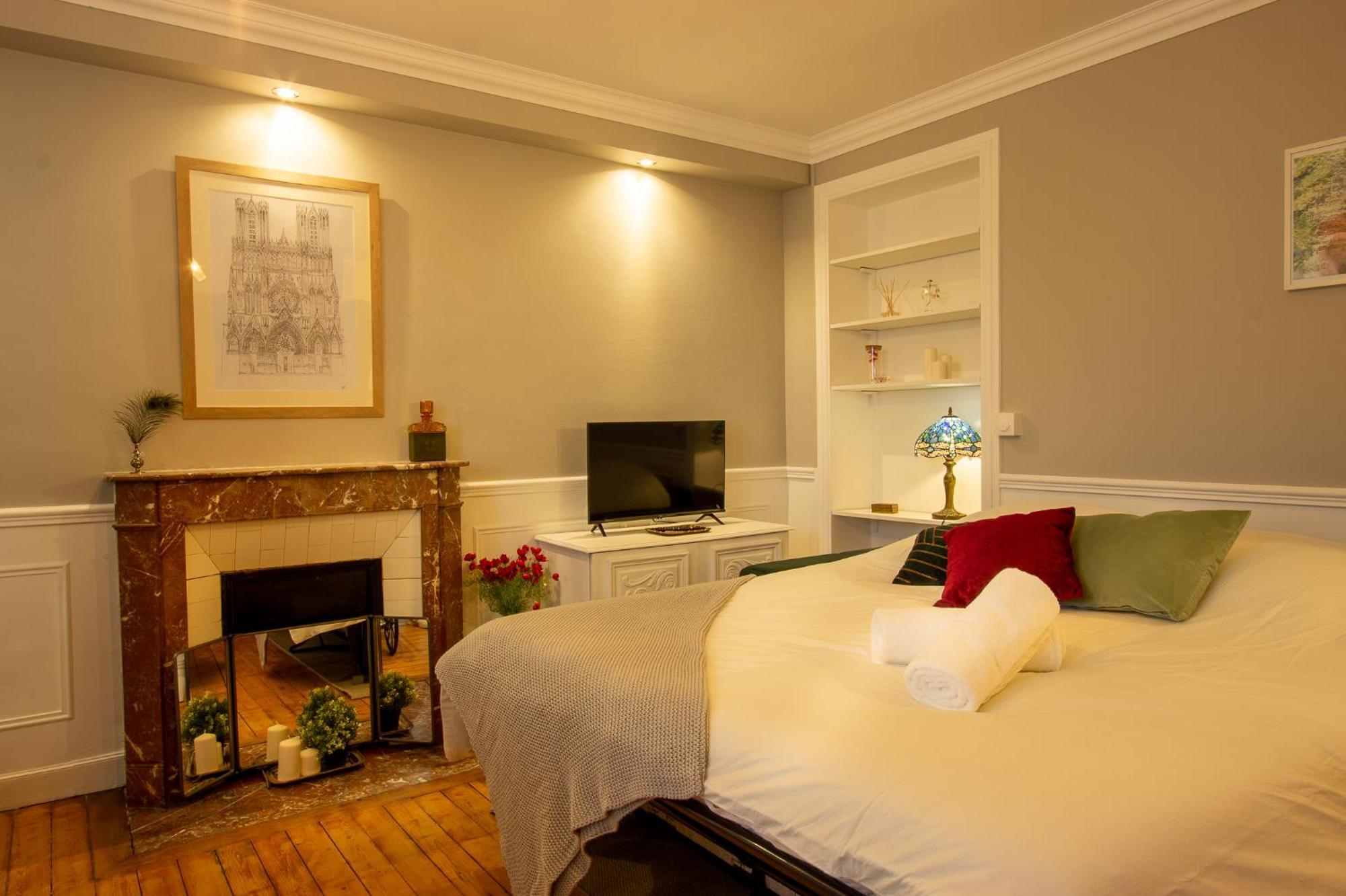 Cosy Art Gallery Apartment