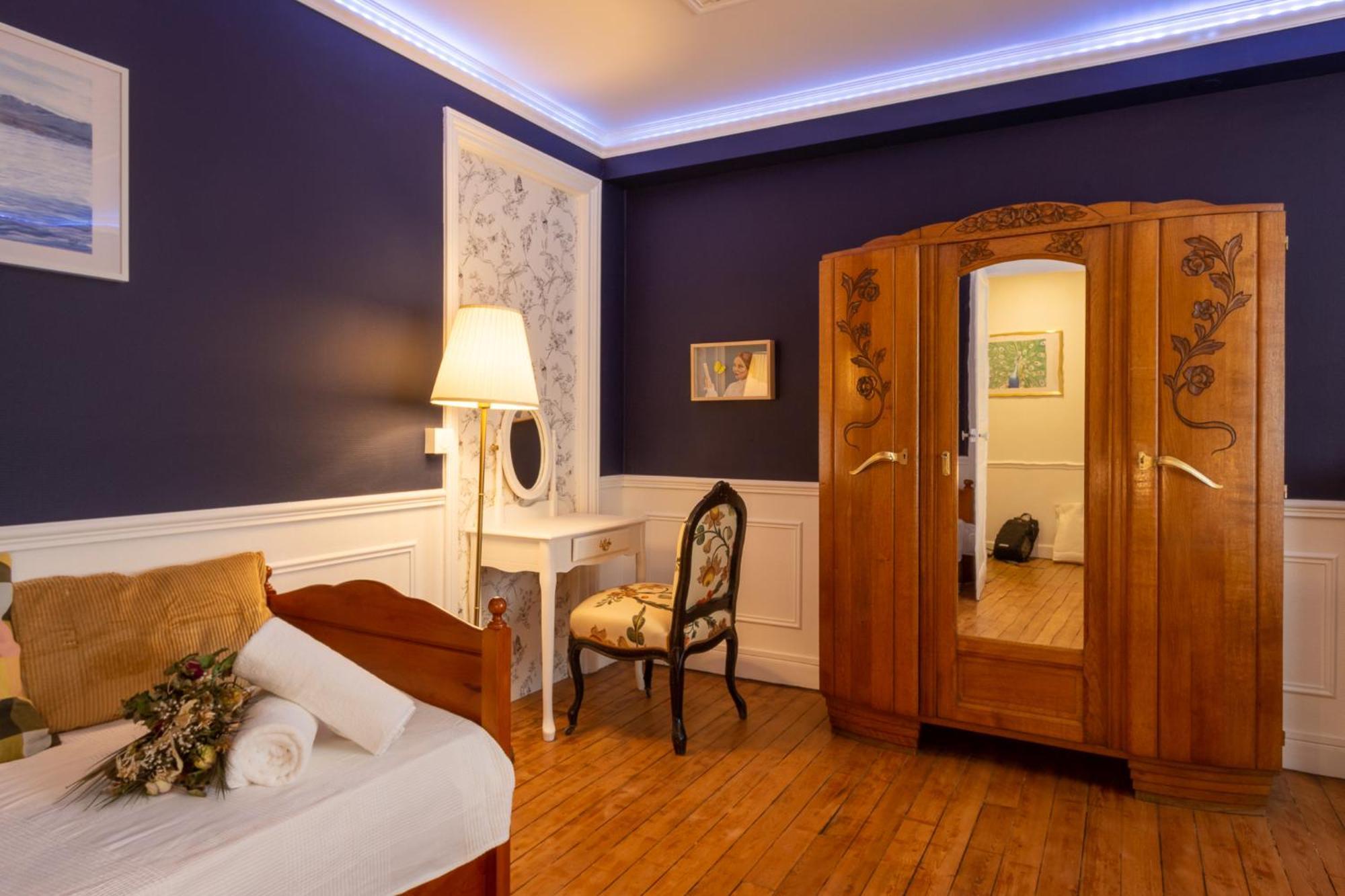 Cosy Art Gallery Apartment Reims