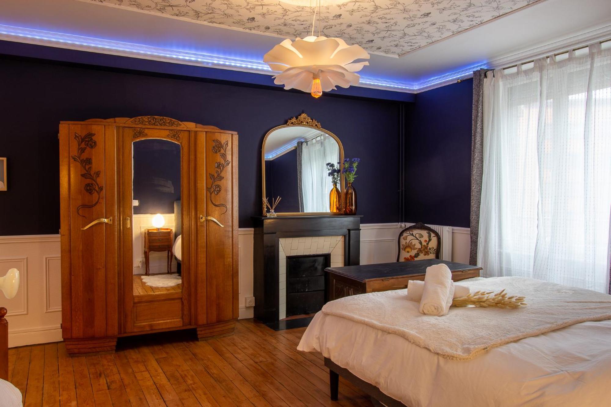 Apartment Cosy Art Gallery